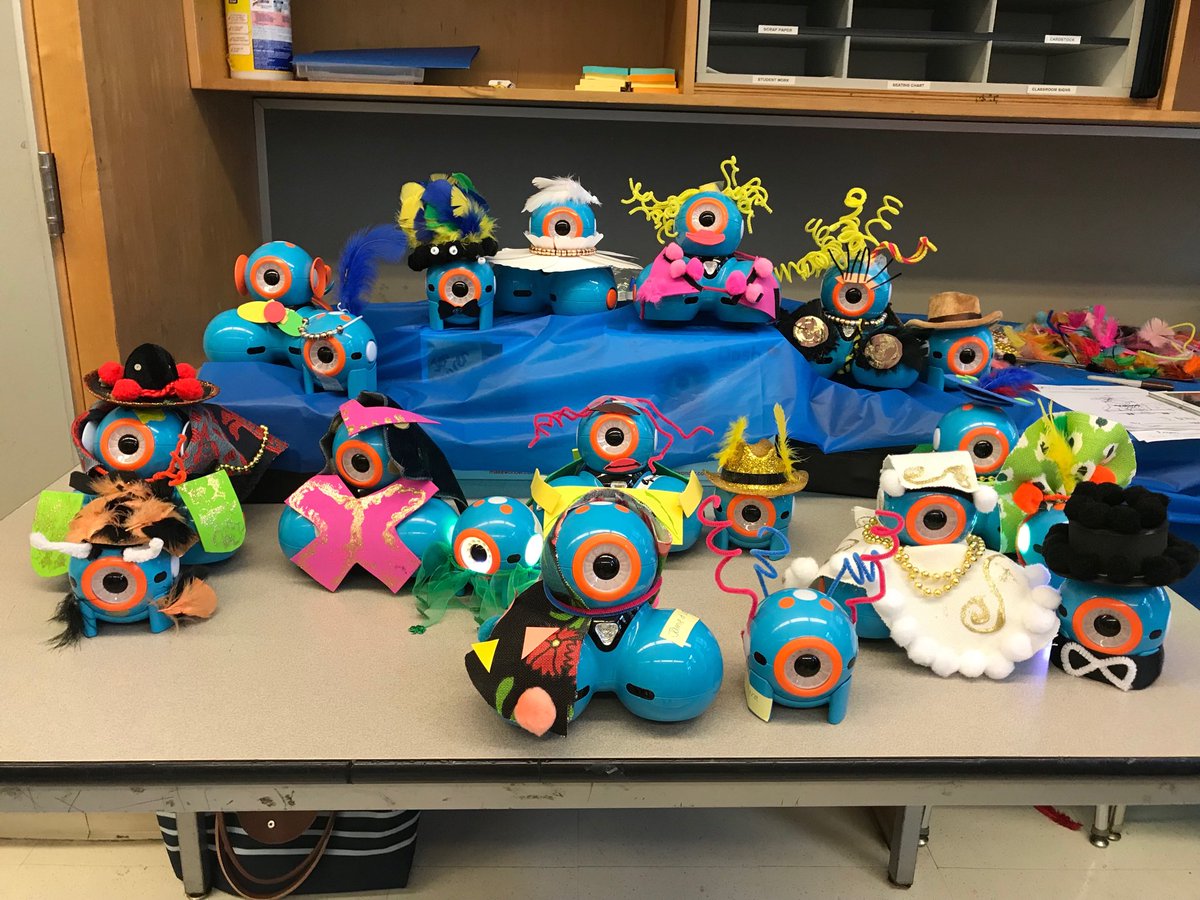 Robot Fashion Show a Success! @nycschoolstech  ⁦@WonderWorkshop⁩ ⁦@NYCSchools⁩ #nycschoolssteminstitute