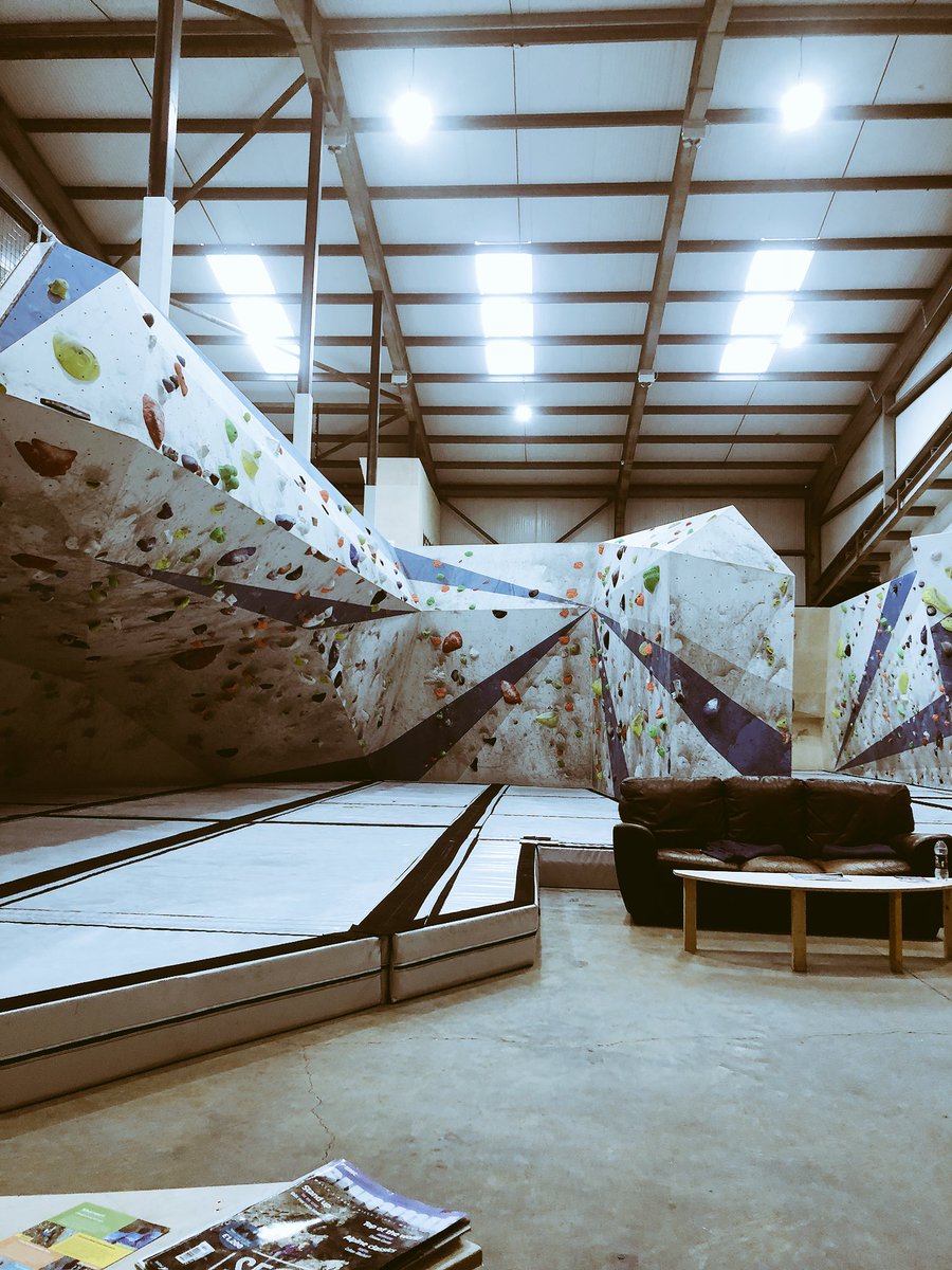 Jasonthephysio's tweet photo. Physical activity and problem solving today. I really need to get bouldering more if I want to get better. #WeActiveChallange #AHPsActive #LoveActivity #bouldering #rockclimbing https://t.co/nTHXp3kHCa