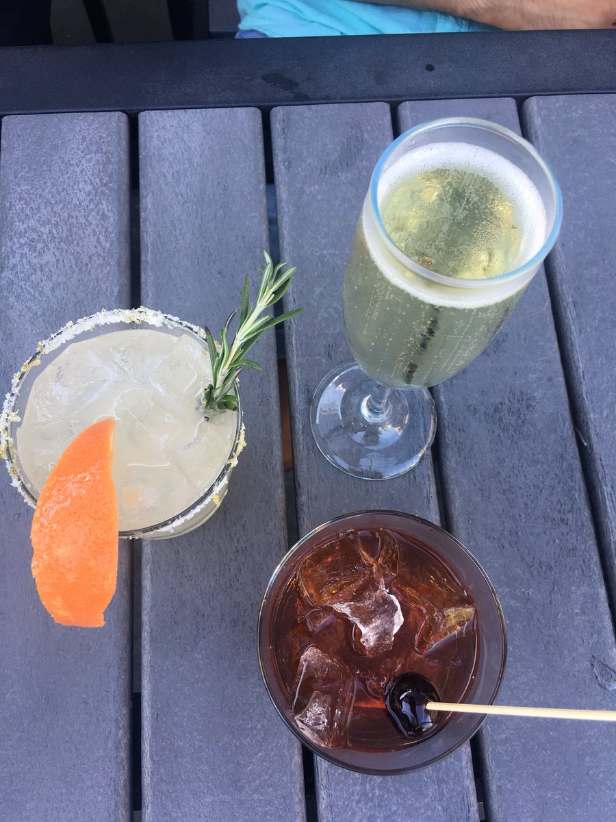 LifeSociete's tweet photo. Cheers to the freakin’ weekend 🍻#thirstythursday #mixologist #DVinebar #foodie #sparkhillny #rocklandcounty #piermont #hudsonriver #waterfront #societehappenings #waterfrontliving #happyhour  #bar #appetizers https://t.co/r93DxMvT6e