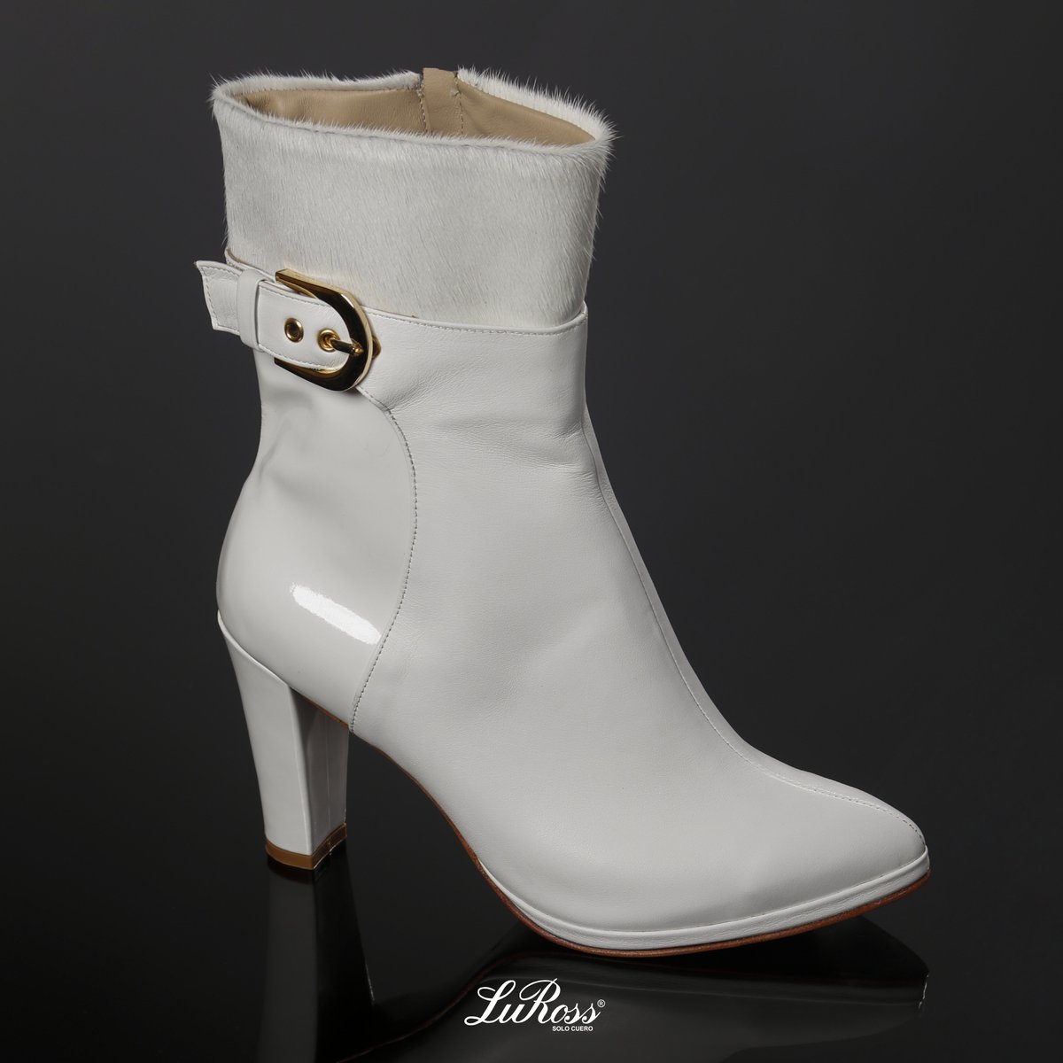 LuRoss_89's tweet photo. ♠️♥️ BLACK ROYALTY ♥️♠️

#COLORS nos trae pieles únicas y ahora un #botín PERSONALIZADO para una clienta especial.

Modelos de edición limitada #solocuero #hechoamano 
#LuRoss #BlackRoyalty #LuRosstyle https://t.co/4Y68YOAjTS
