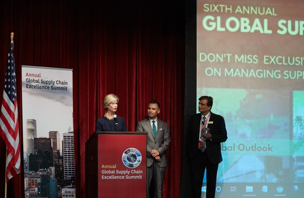 Commissioner Dye recognized by <a href="/USC_GSCM/">USC GSCM</a> for her leadership, accomplishments &amp; hard work by presenting her the “Women’s Leadership in Supply Chain” Award during 6th Annual #SupplyChain Summit.  #Logistics #Maritime #Shipping fmc.gov/remarks_of_com…
