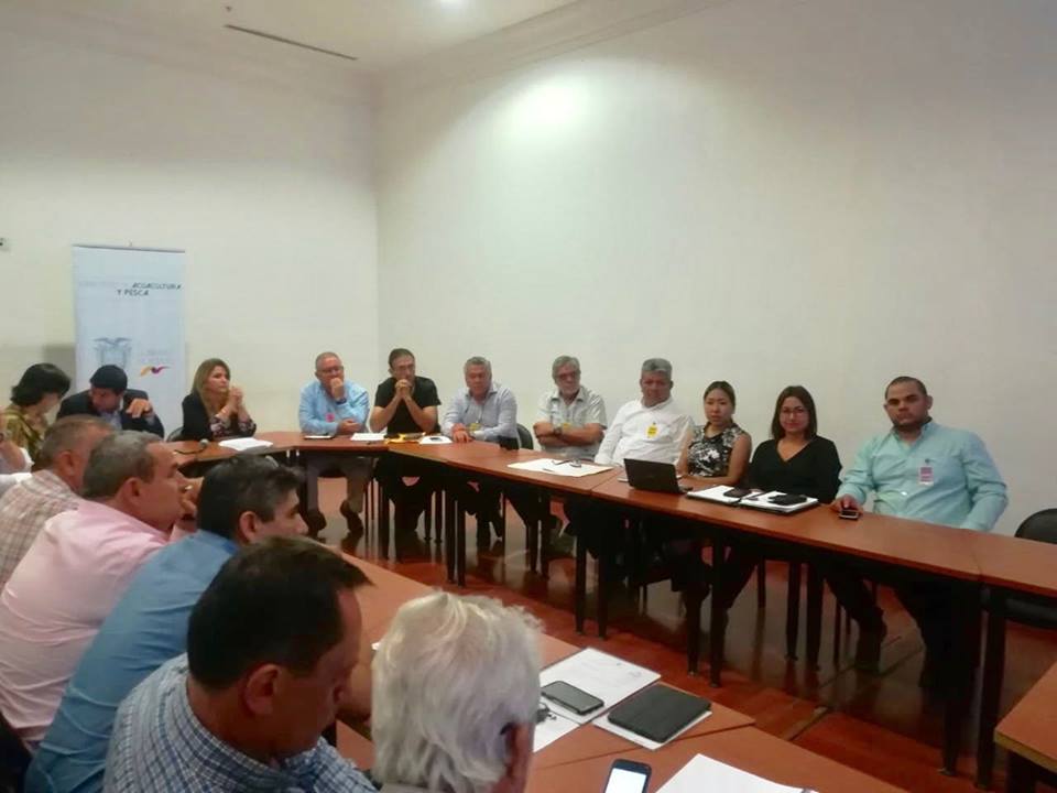 Socialización de Proyecto de Ley Orgánica de Acuacultura y  Pesca con la ministra de Acuacultura y Pesca <a href="/KatuskaDrouetEc/">Katuska Drouet</a> Subsecretario <a href="/dcarofher/">Daniel</a> y representantes de Gremios Camaroneros de la provincia de el Oro. <a href="/wilsongomez1961/">Wilson Alcivar Gómez</a>