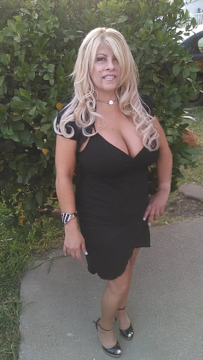 Happy Thursday! Follow me on https://t.co/TcLJDBAKIc https://t.co/LwiKsR2CYr or spoil me at https://t.co/kLFlCSZleE https://t.co/TtcU25oAZc
