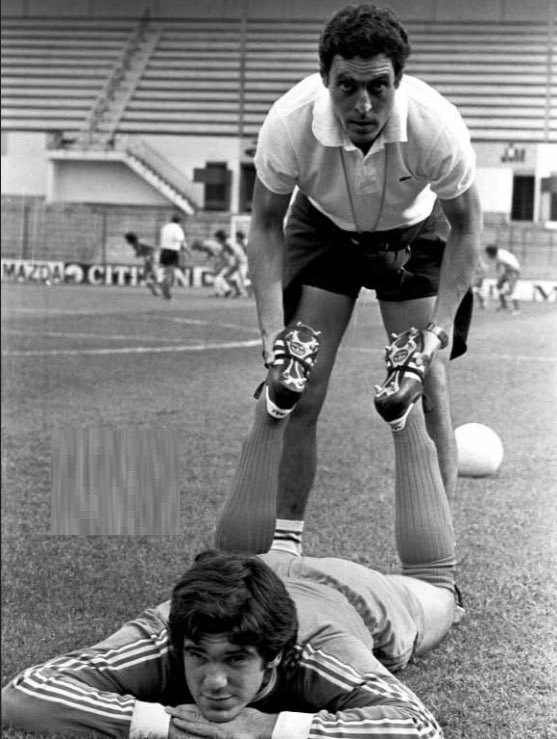 FOTOS HISTORICAS O CHULAS  DE FUTBOL - Página 17 DkL5XFLW4AAE7yJ