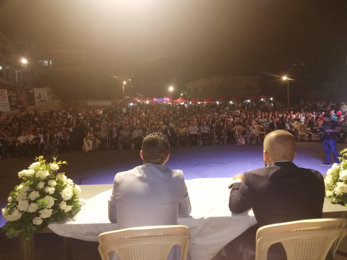habib_fans's tweet photo. حفلة ميمس جنوب لبنان مع الشاعرين حبيب بو انطون و مازن غنام.
#ملك_الزجل @habibbouantoun 
@Ghannam23Mazen https://t.co/odQoy8WIqF