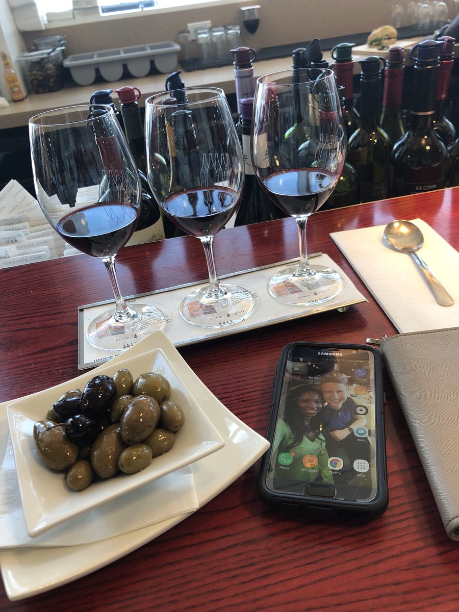 darleric's tweet photo. After long tiring work week, thanks 2 great server Johnny  &amp; awesome service team that made my very long day much, much better! @vinovolo  @JFKairport #greatservice #wineflightsmakemehappy https://t.co/RtV9icXPGX