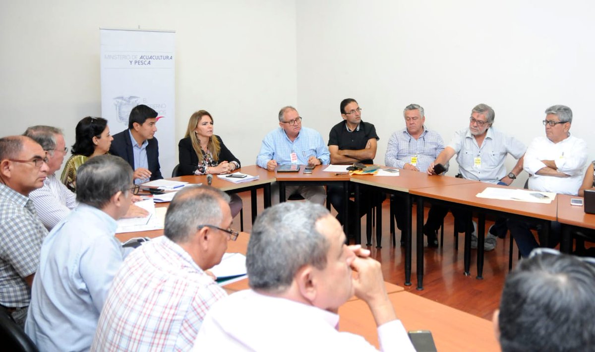 GUAYAQUIL | Ministra <a href="/KatuskaDrouetEc/">Katuska Drouet</a> socializa el proyecto de Ley Orgánica de Acuacultura y Pesca que será enviado a la <a href="/AsambleaEcuador/">Asamblea Nacional</a> con delegados de la <a href="/CNAEcuador/">Cámara Acuacultura</a> y gremios camaroneros de El Oro, Manabí y Santa Elena.