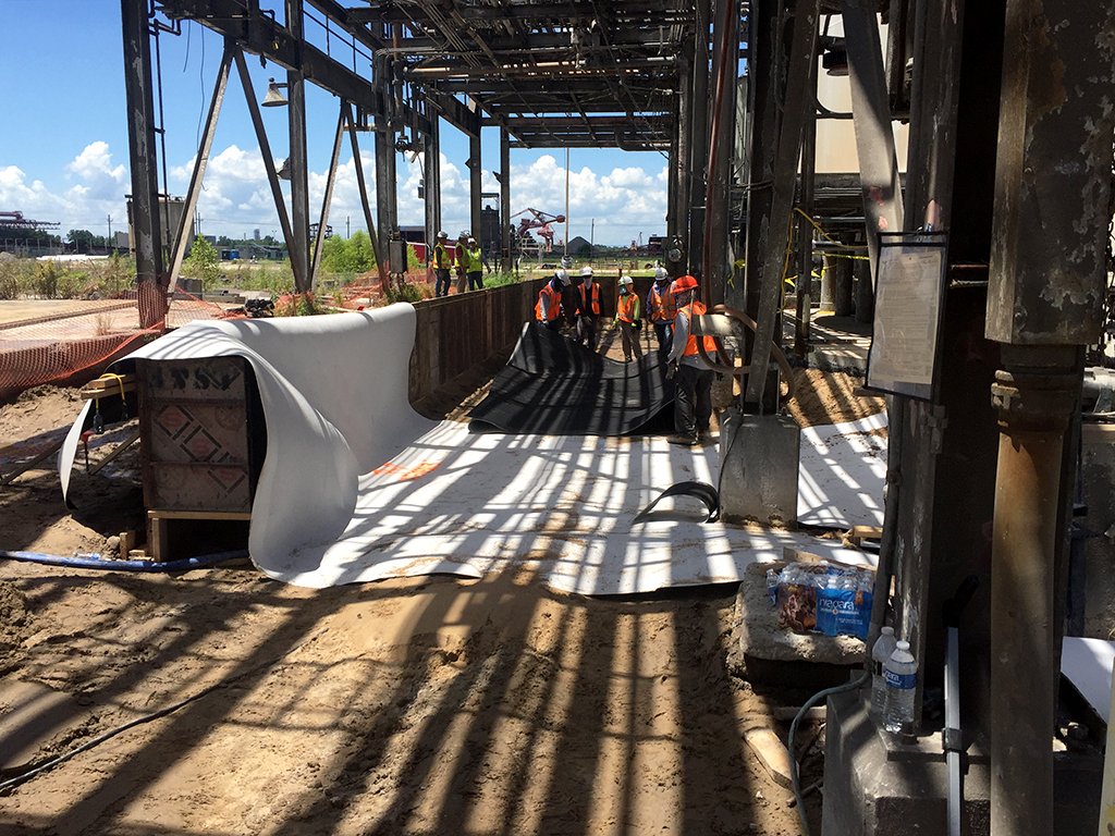 COMANCO's tweet photo. @COMANCO Makes Progress on a Tank Farm in Louisiana
SAFETY ★ QUALITY ★ SERVICE
#Louisiana #SERVICE #QUALITY #Tank #Farm #Liner #BattenBar #WasteWater #Polylock #Groundwater #project 
https://t.co/HvVkZ5ZJnw https://t.co/Zepy1A953B