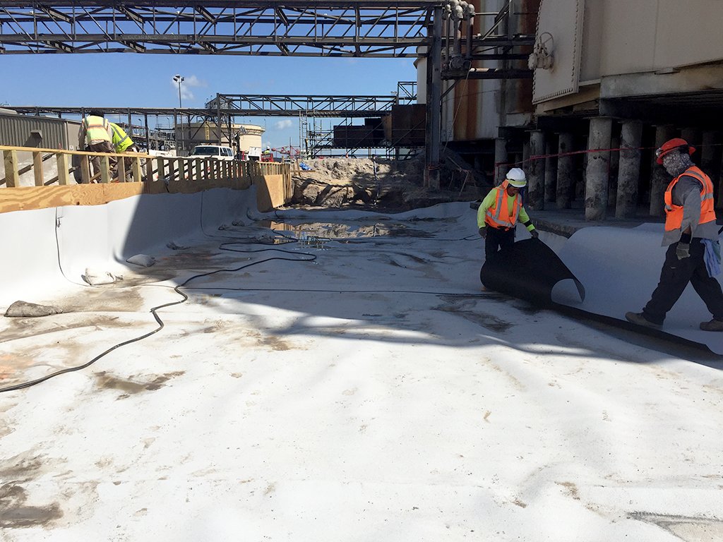 COMANCO's tweet photo. @COMANCO Makes Progress on a Tank Farm in Louisiana
SAFETY ★ QUALITY ★ SERVICE
#Louisiana #SERVICE #QUALITY #Tank #Farm #Liner #BattenBar #WasteWater #Polylock #Groundwater #project 
https://t.co/HvVkZ5ZJnw https://t.co/Zepy1A953B