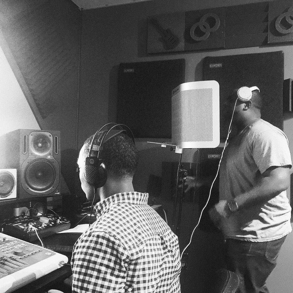 aaronsfreeman's tweet photo. My favorite place to be....#producer #songwriter #musician #arranger #production https://t.co/sOo7e9jZdv