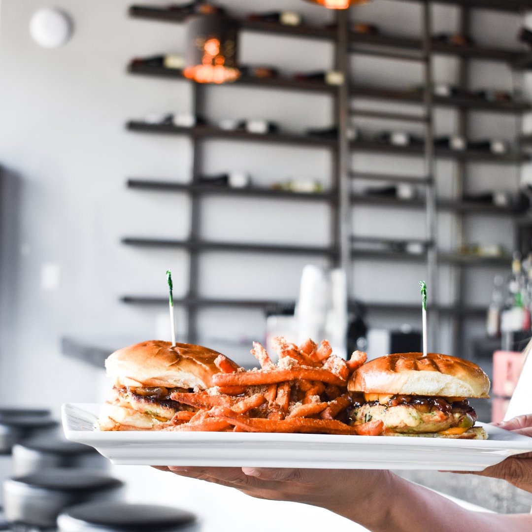 standardhtx's tweet photo. Crab cake sliders with bacon marmalade - SO delicious!
-
#houstonhappyhour https://t.co/xGnPzDhxFc