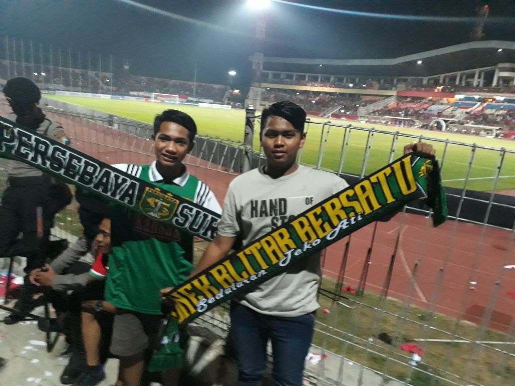 Blitar_Hijau's tweet photo. Bangga bengawalmu hey kebanggaan...Totalitas Blitar untuk Garuda Nusantara.
#persebaya #bonek #persebayasurabaya #bonekpersebaya #persebayaday #persebayaemosijiwaku #likeforlikes #likeforfollow #bonekmania #blitar #bobotoh #persekabpas #persibbandung #persebayajuara #persib https://t.co/WwnyVAbBir