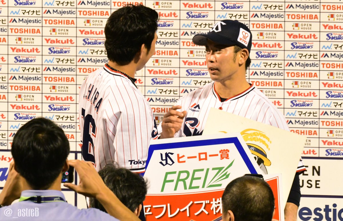 あずさ 耳元で話すの癖なのかな こないだのてっぱちとか つば九郎さん 雄平さんにも同じ話しかけ方してる笑 18 08 09 神宮 あずさ 耳元で話すの癖なのかな こないだのてっぱちとか つば九郎さん 雄平さんにも同じ話しかけ方してる笑 18 08 09 神宮