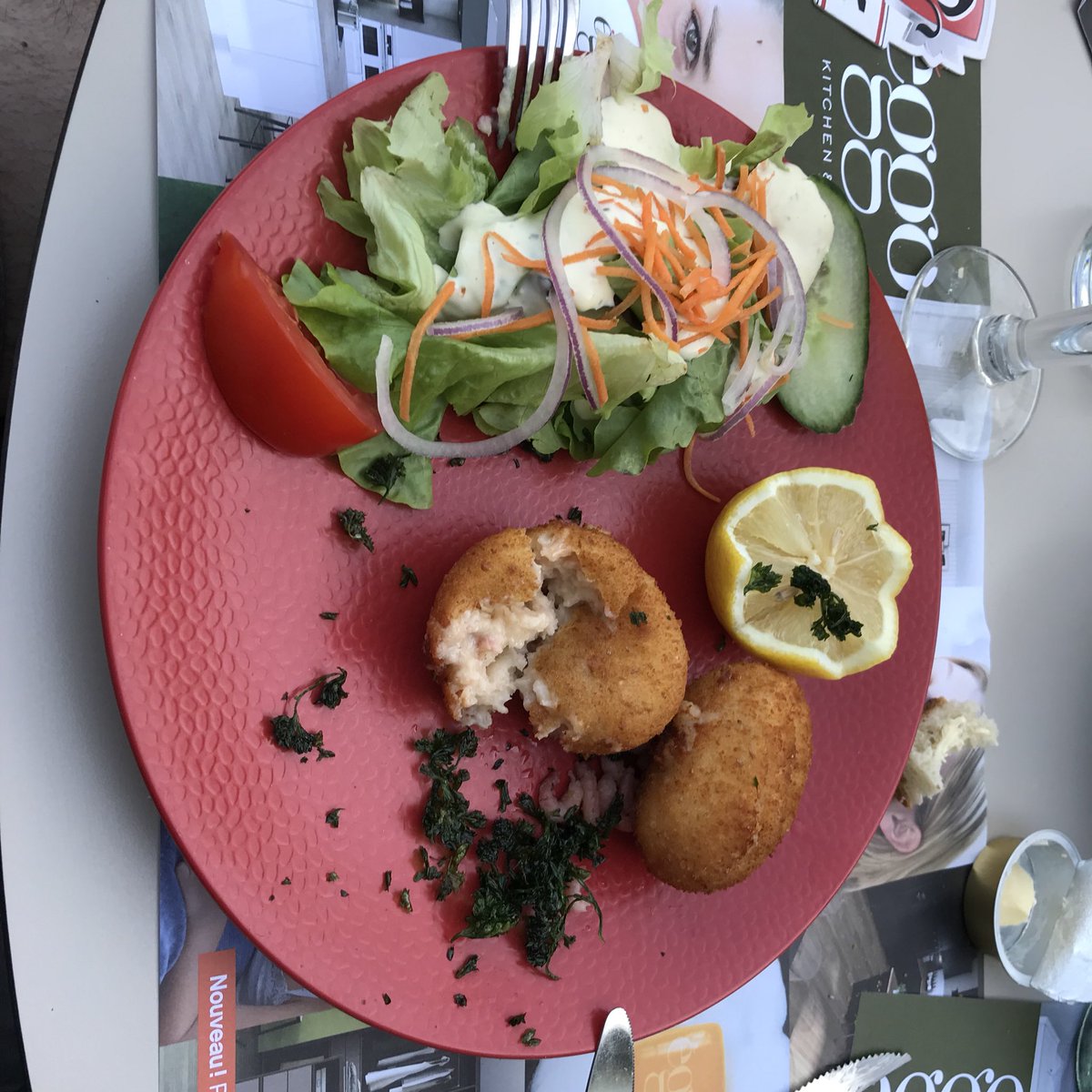 jeanpierrealex's tweet photo. #belphenomenal #wepion #Belgium Croquettes de crevettes/ moules frites/ bière belge. Guère possible avoir plus 🇧🇪 que cela 😉 #vacation https://t.co/lj2x12ERsh