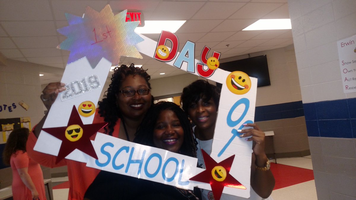 EISSOARSHIGH's tweet photo. Everyone is enjoying the first day back at school at EIS! #soarhigh #JEFCOEDBacktoSchool @jefcoed https://t.co/Jc2FOfPEEz