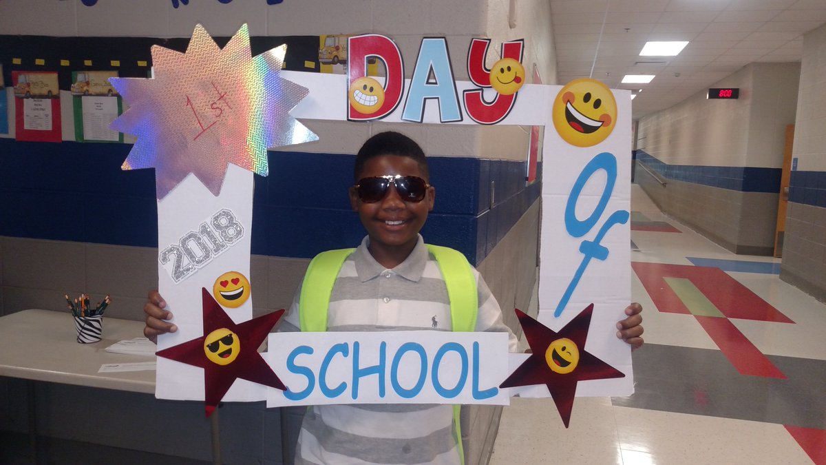 EISSOARSHIGH's tweet photo. Everyone is enjoying the first day back at school at EIS! #soarhigh #JEFCOEDBacktoSchool @jefcoed https://t.co/Jc2FOfPEEz