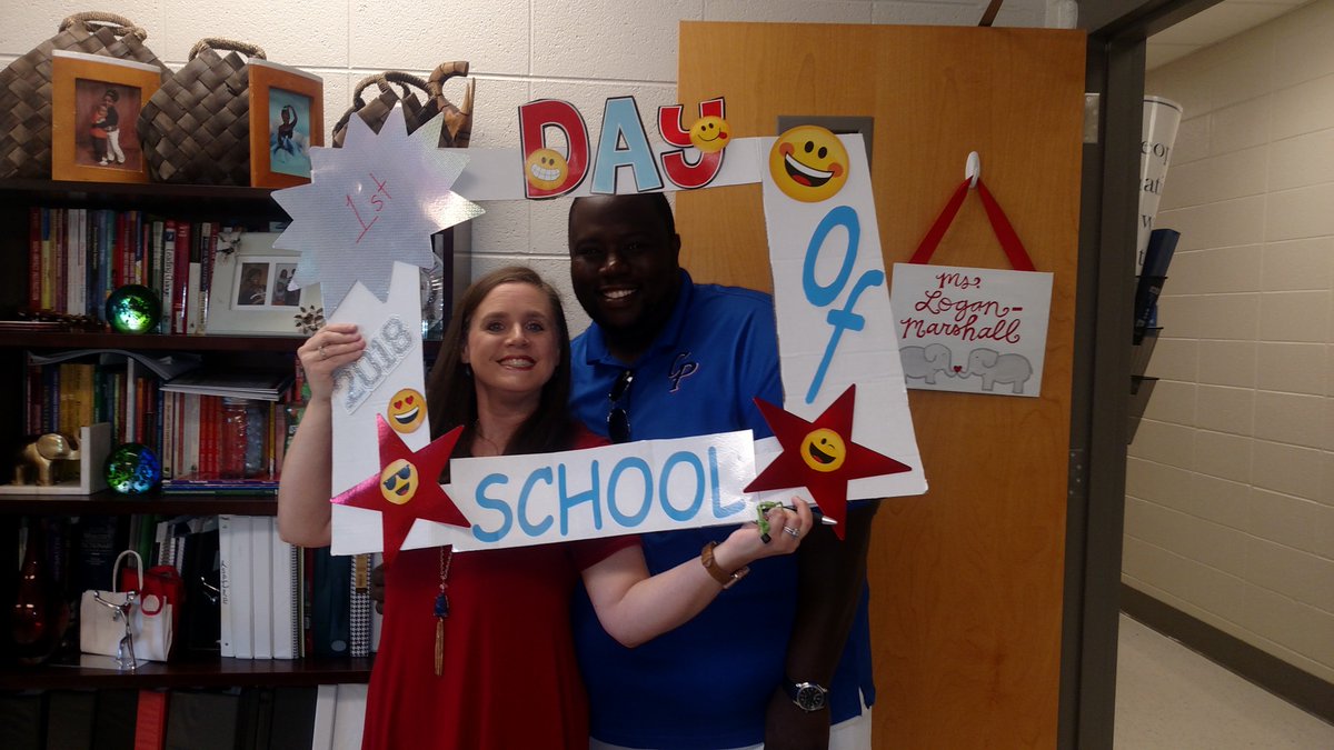 EISSOARSHIGH's tweet photo. Everyone is enjoying the first day back at school at EIS! #soarhigh #JEFCOEDBacktoSchool @jefcoed https://t.co/Jc2FOfPEEz