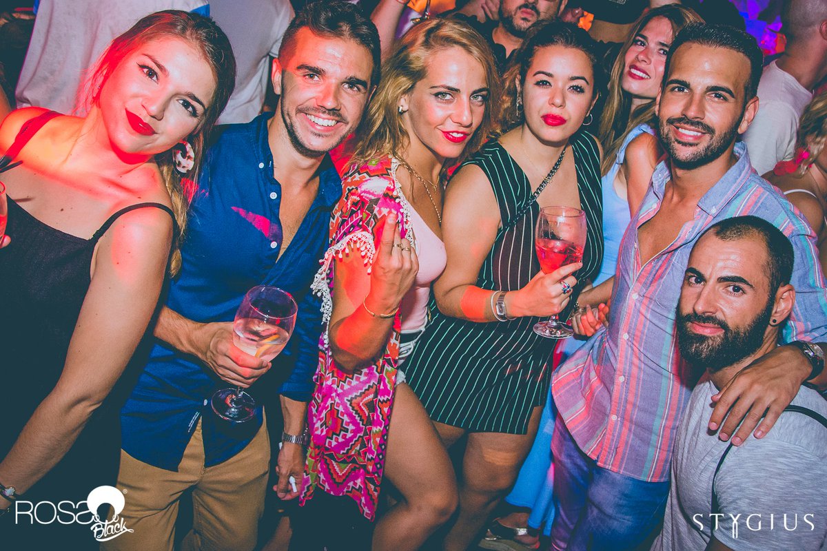 StygiusFluid's tweet photo. Pues sí, nos empapamos en la 💦 #WATERGUN 💦, pero sobre todo nos empapamos del mejor ambiente y del 'buenrrollismo' de #BLACKPARTY de #ROSSO by @AntiqueTheatro   
Si nos acompañaste búscate y etiquétate.
➕📸👉🏽 https://t.co/xw8cTXKCgZ
#BenditoMomento Powered by STYGIUS https://t.co/m48YIcN1yH
