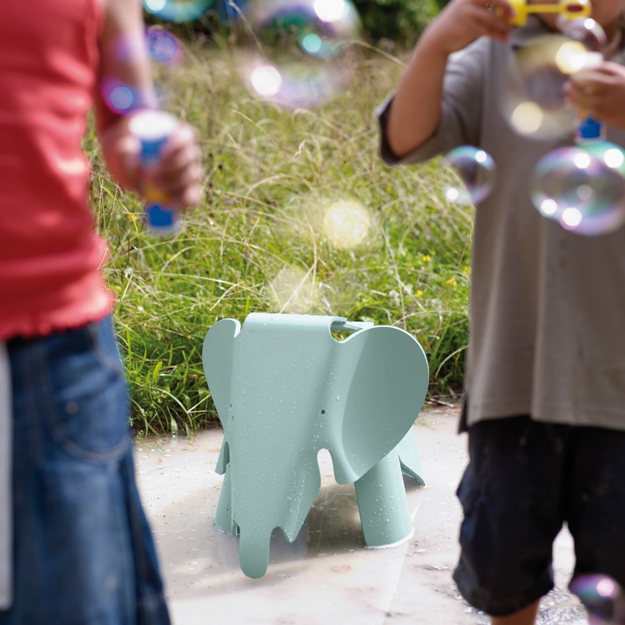 Vertigo_USA's tweet photo. If your child loves elephants as much as Eames did -- this piece is for you! Made for children, it stands a little under 17 inches high! It can also be a great decorative piece in a home or office:
https://t.co/rf0cjXOCpg

#Elephants #VertigoInteriorsUSA #Eames https://t.co/tUuRZcQHVd