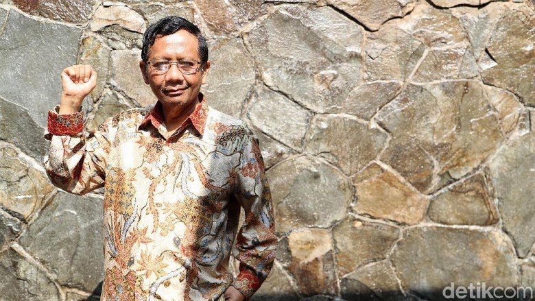 makLambeTurah's tweet photo. Batal Sebagai Cawapres Jokowi, Begini Komentar Mahfud MD. Salut Banget! https://t.co/y2pge0dvQK https://t.co/GoMDnkkJCd