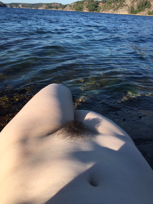 Skinny dipping in the sea off the coast of Sweden! https://t.co/XBT6syq0DM<a href="/tag/therealgfe"class="tags"><span>#therealgfe</span></a>