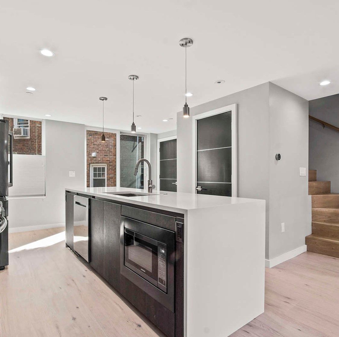 DivineDesignCen's tweet image. What a blast! We can't believe how awesome this @ArritalKitchens came out for @urbancoredev + #thegilardigroup and their #hullstreet development. #europeandesign