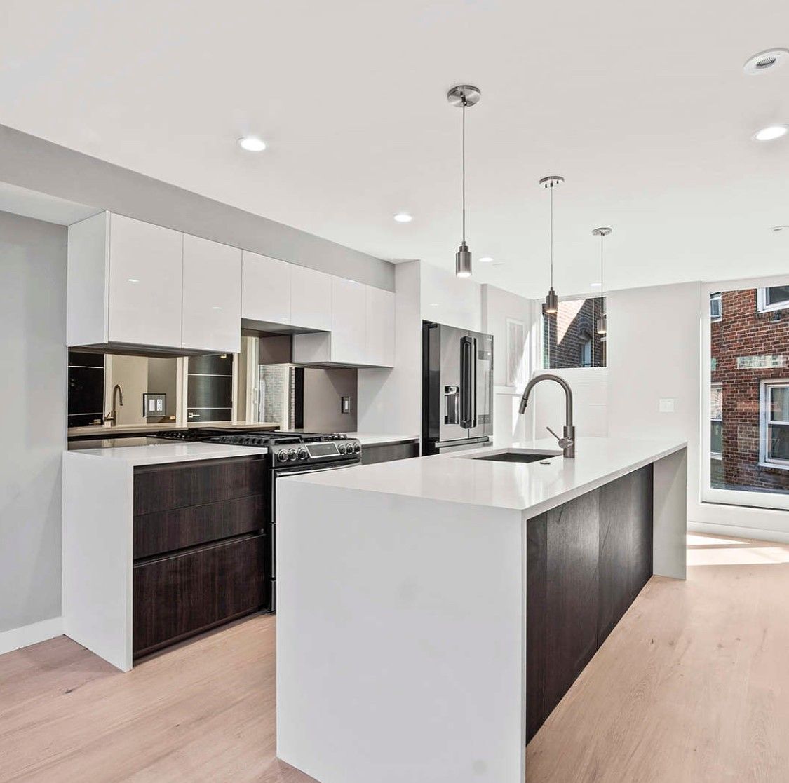 DivineDesignCen's tweet image. What a blast! We can't believe how awesome this @ArritalKitchens came out for @urbancoredev + #thegilardigroup and their #hullstreet development. #europeandesign