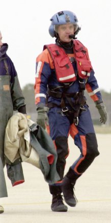 DuiJapan's tweet photo. 米軍をはじめ各国の軍にも採用され、50年以上の歴史があるDUIは、任務の達成のために高品質な装備も設計・製造しています。航空レスキュースイマーTLSドライスーツは高性能な透湿防水・防災素材。
詳しくはこちら https://t.co/hfuJ8JsaEb
#ドライスーツ #軍事用 #レスキュー #職業ダイビング https://t.co/RLZk7ENnNa