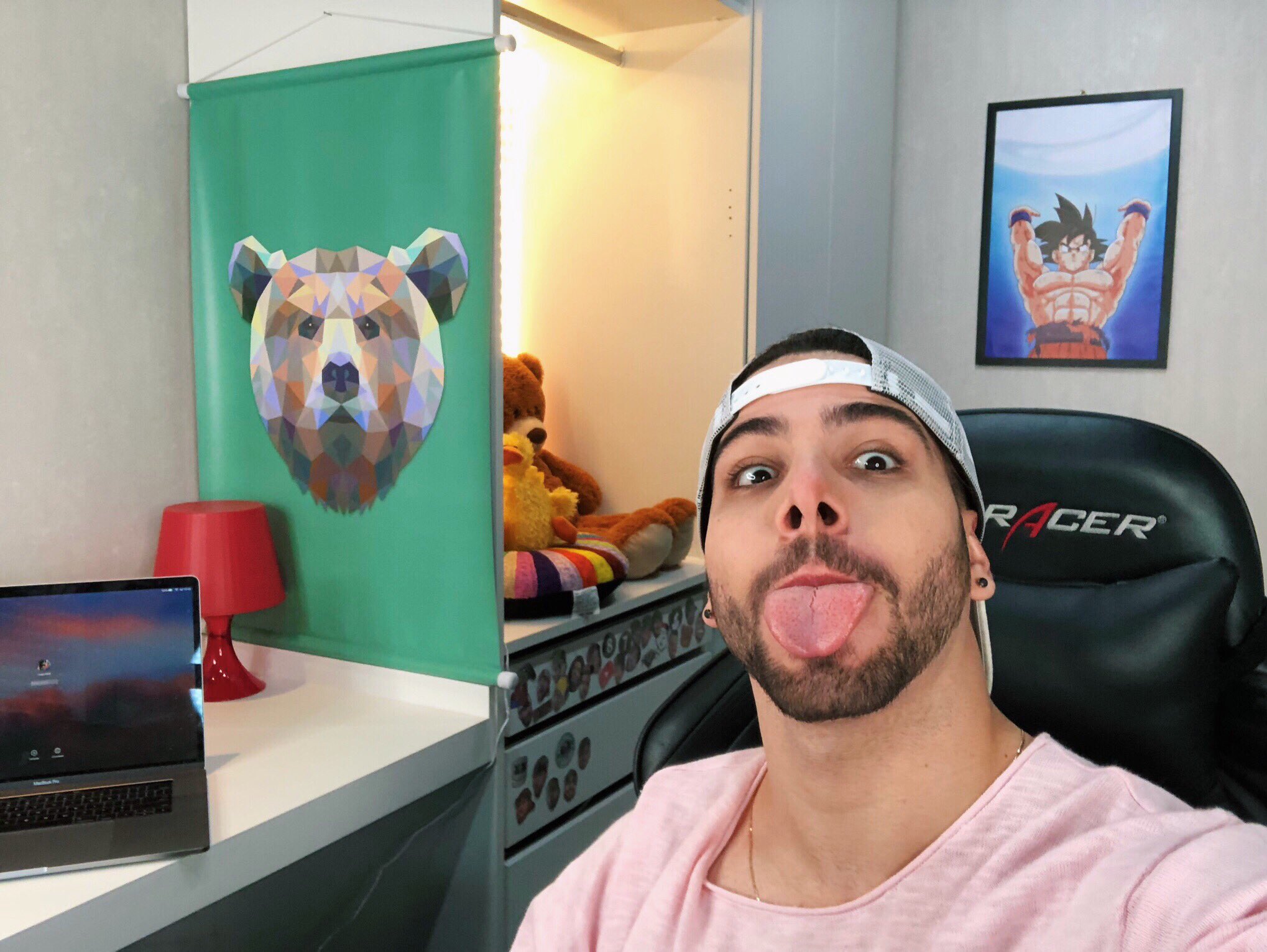 Lucas Olioti on X: olha o que chegou hoje placa de 10 milhões do canal “ t3ddy” muito obrigado por estarem aqui <3  / X