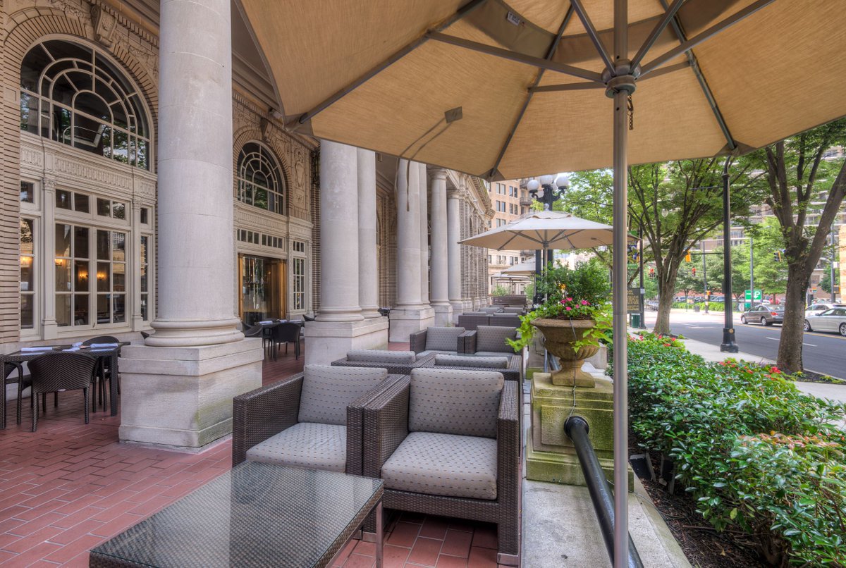 Drinks on Livingston's beautiful patio are perfect on summer nights like tonight! Join us for drinks and take in the views! #summersips #patio #livingston