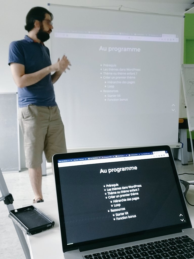 wp_tours's tweet photo. On commence le meetup #WordPress #Tours pour apprendre à créer des thèmes avec @tonyarchambeau 😎 https://t.co/TaNkBp4zbY