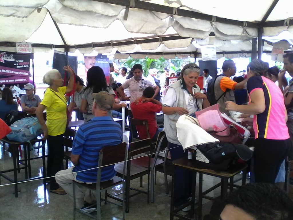 trujiconapdis's tweet photo. Jornada socialista plaza Bolívar de Valera @trujiconapdis @MisionDrJGH @MSomosVen @IpasmeOficial @GobTrujillo @smygmtru @INN_TRUJILLO @AlcaldiaBValera sumando voluntades juntos todo es posible https://t.co/8fsqiduelX