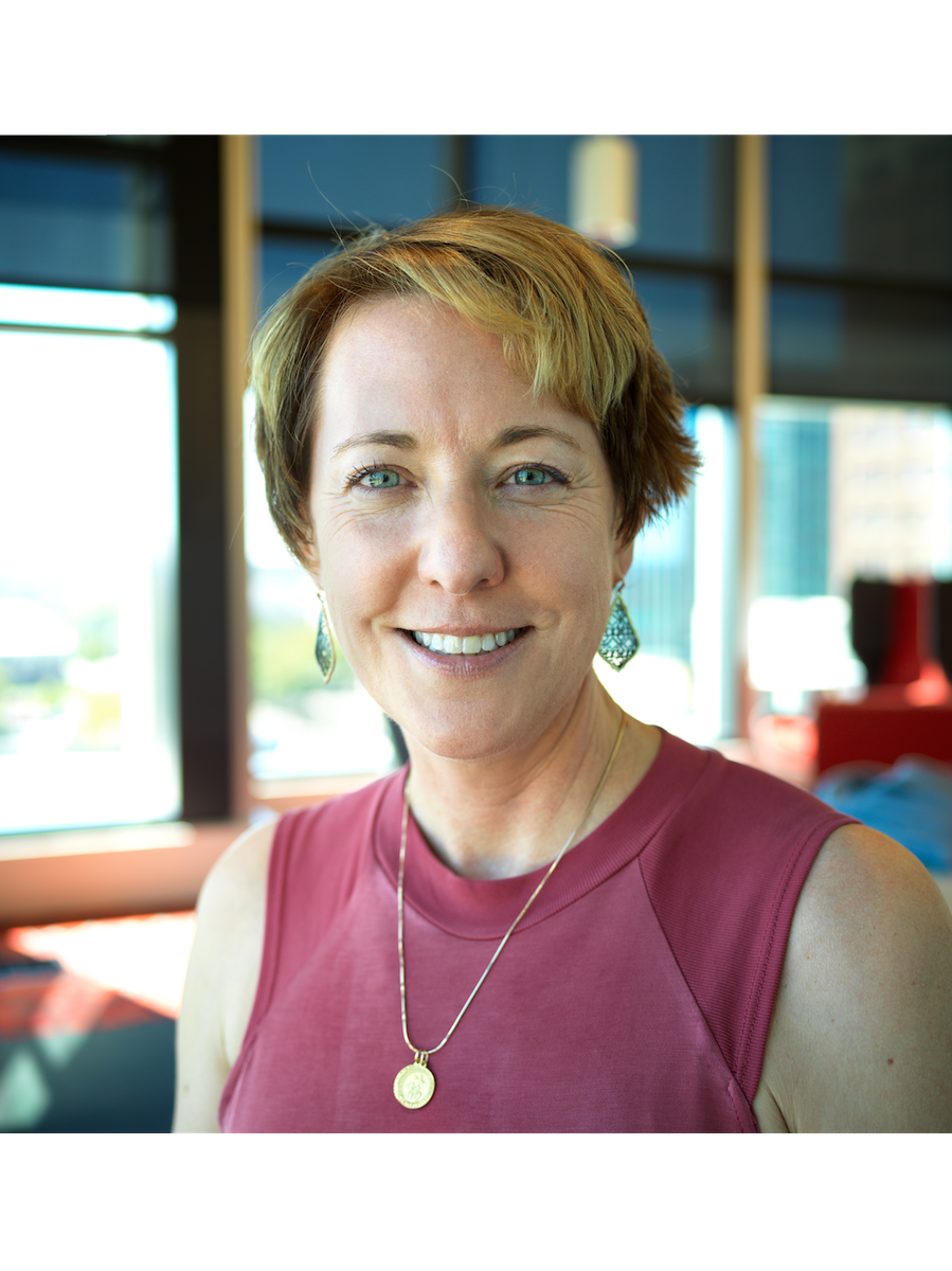 InformationAge's tweet photo. Meet the #BusinessRoleModel of the Year from the inaugural #WomeninITAwards #USA: Margaret Dawson, Vice President, Portfolio Product Marketing @RedHat https://t.co/rZNCGOpask https://t.co/vp356WRArz