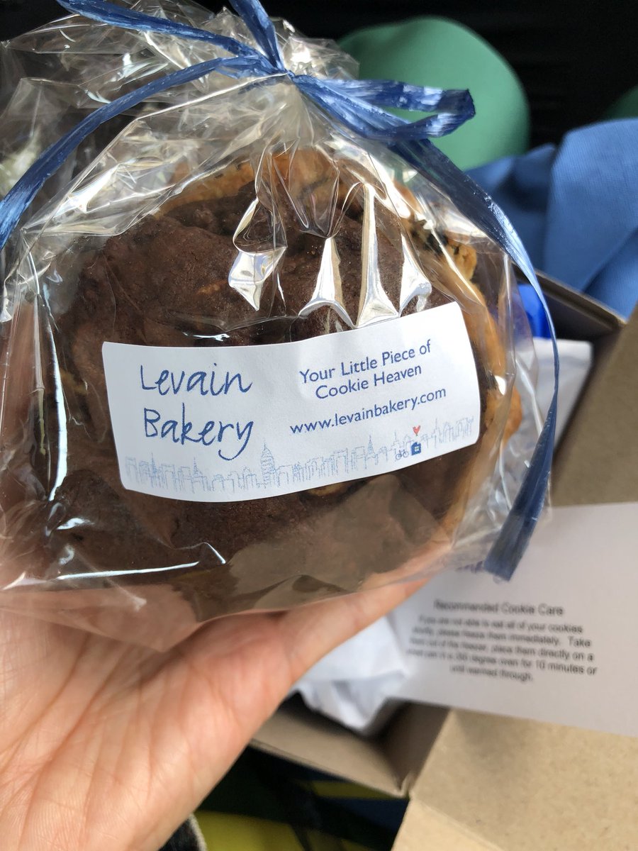 hopeking's tweet photo. Ok that’s a wrap for #Unpacked. on my way to #Blogher2018 ! Here is my lunch thanks @SamsungMobile you guys really love Levain https://t.co/5KnIwcIOhc