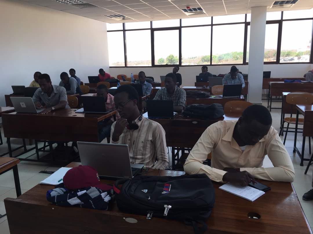 ParrotAI's tweet image. Intensive discussion sharing knowledge on how to  improve Deep Neural  Networks(Hyperparameter tuning,Regularizations and Optimization)

#MLfor6Weeks #parrotAI #DeepLearning