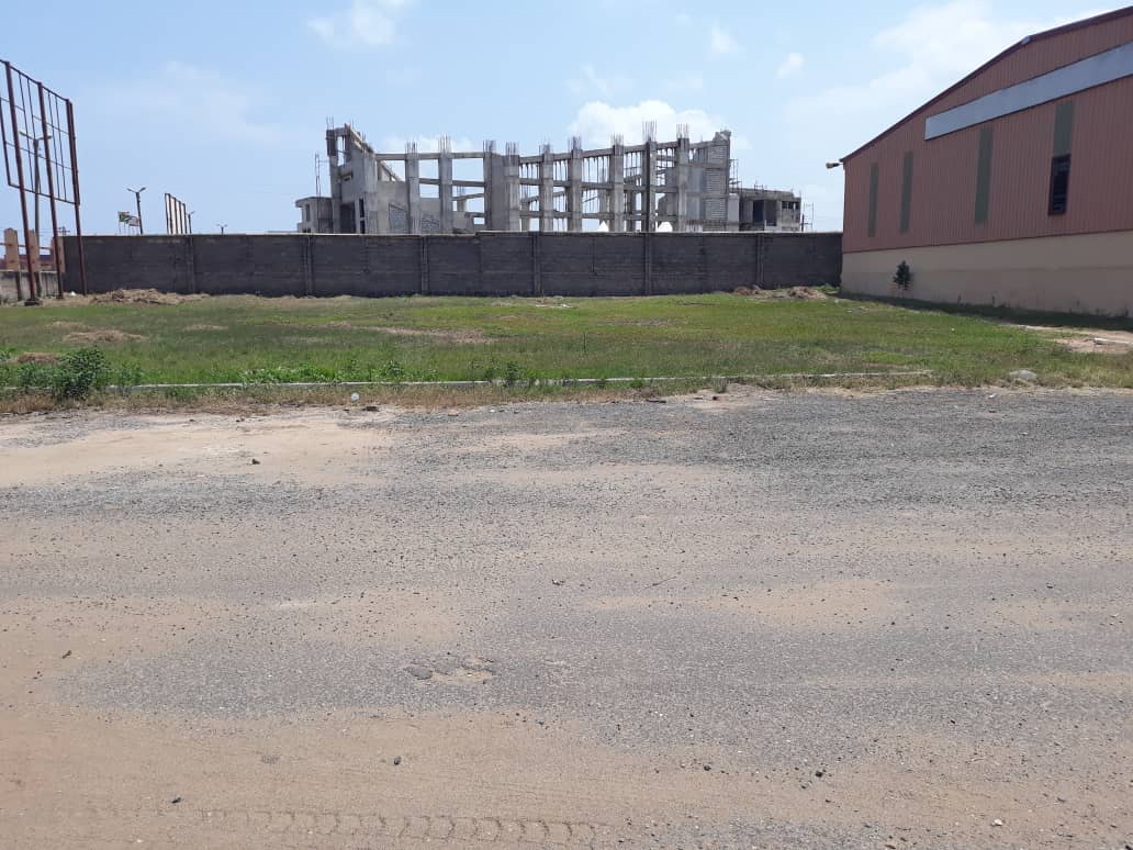 SleepWellingh's tweet image. A roofing factory close to the Tema motorway is readily available for sale. On two acres of land, it comes with warehouses in addition to the facory and equipment. Call Unipac Properties to book a viewing.