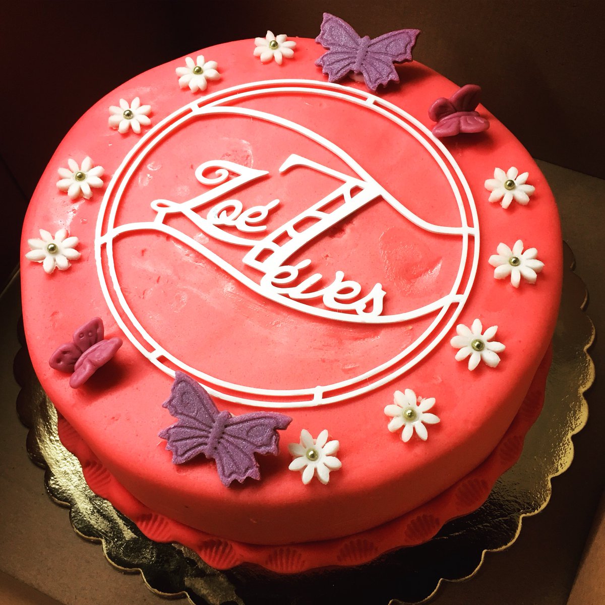 grafitomi's tweet photo. Today is my little girl’s birthday. There are 3D printed parts on the cake. :) #3dprinting #inkscape #fusion360 #makerdads https://t.co/xDYSE6o25A