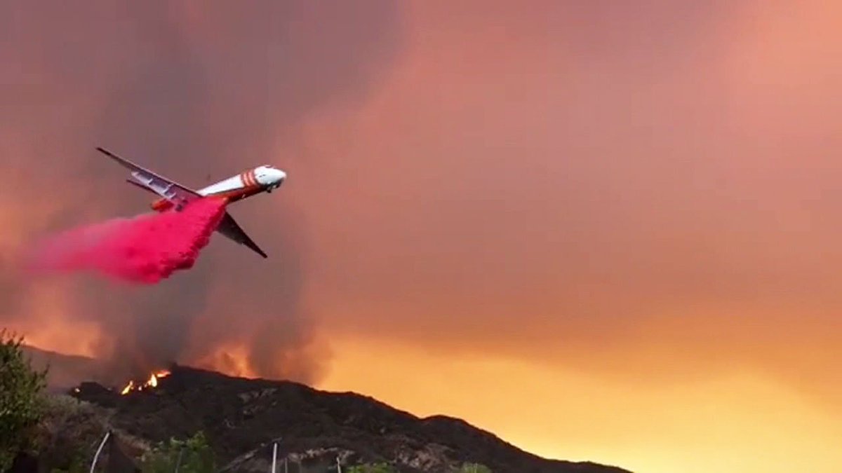 ABC7's tweet photo. #HolyFire UPDATE: Several Lake Elsinore Unified School District schools to close until further notice out of abundance of caution https://t.co/mWaBWdyMDt https://t.co/Kq1UPyKlNe