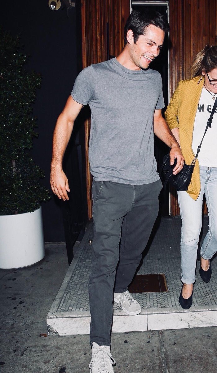 newstwbr's tweet photo. 📷 Dylan saindo de um restaurante ontem na Califórnia. QUE LINDO ❤️ https://t.co/wNpIr4y4SZ