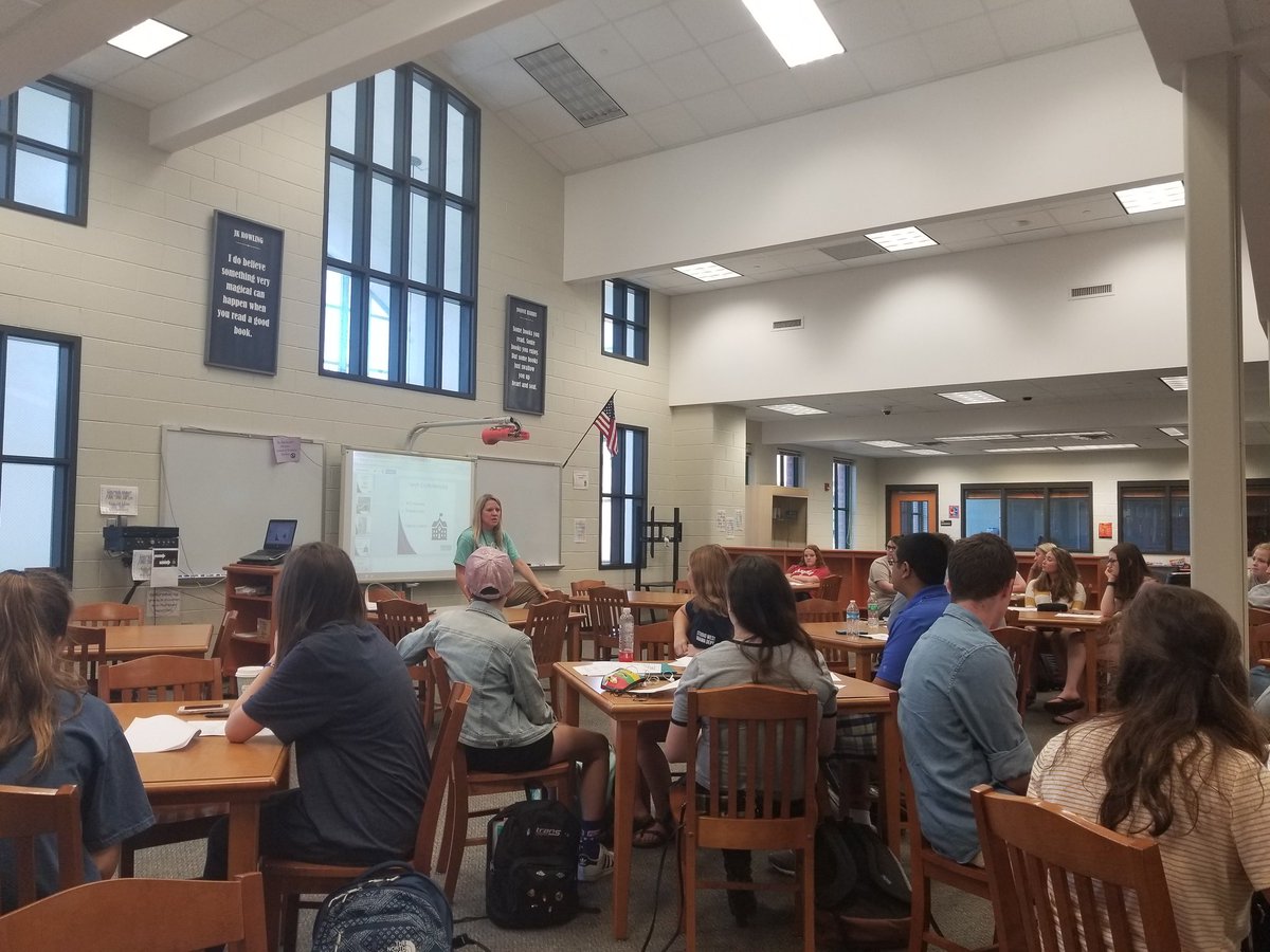 WFHS_Fellows's tweet photo. Freshman fellows at mentor training today. So excited for this school year! https://t.co/zS51TxX78Z