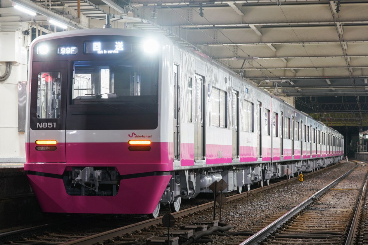 新京成　車側表示灯 新京成ホームの乗車位置表示の変化を見る - 平行普通列車