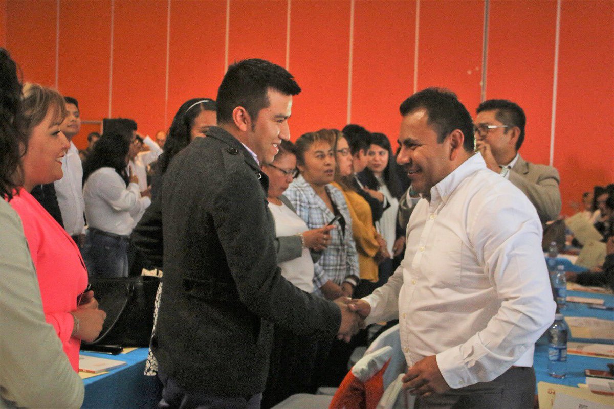 Seccion36Ofic's tweet photo. El @Secretario_36 #RVC, inaugura Seminario-Taller de Actualización Sindical REAprendiendo para Secretarias, Secretarios Delegacionales y Representantes de C.T., de las Regiones I Nezahualcóyotl y IV Chalco.

https://t.co/bRUpN1adDL https://t.co/9DTgJy9QSD