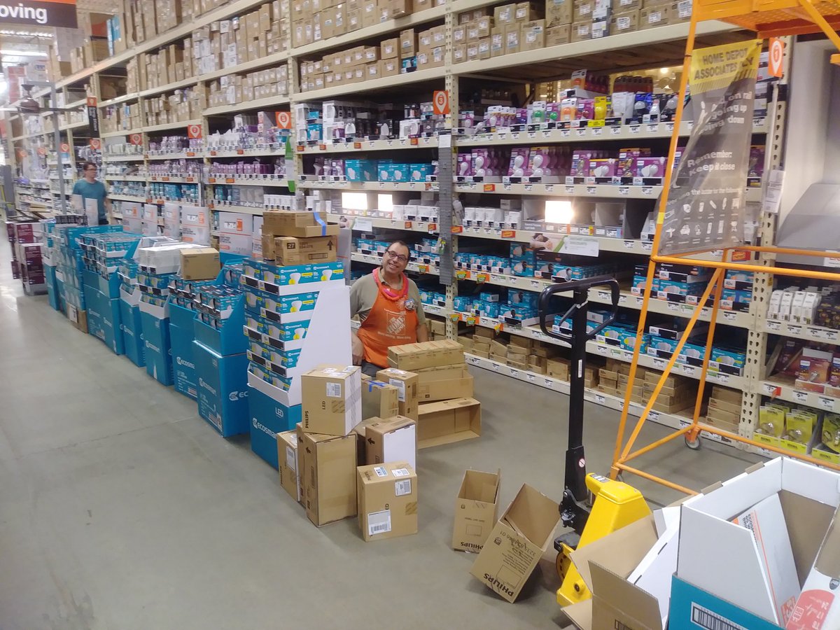 DearmoreJimmy's tweet photo. Steven  Mister Lightbulb working SOS 6804. #SkillmanStrong https://t.co/mLpi1eOerr