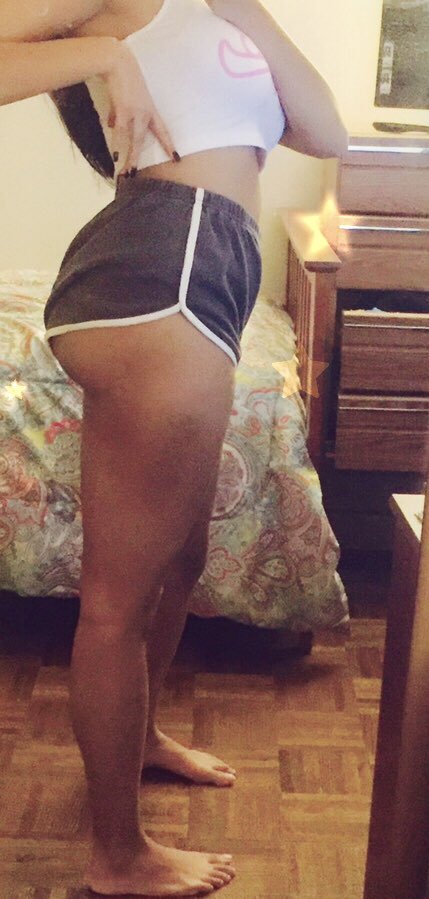 VanillaMilkNSFW's tweet image. Let us never forget the oppai shirt and the get me pregnant shorts :)🔪