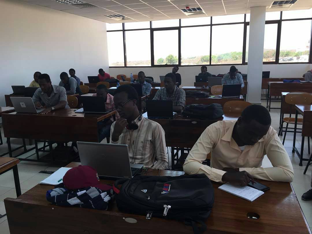 Davis_McDavid's tweet image. #deeplearning  discussion on how to improve Deep Neural Networks

#parrotAI #MLfor6Weeks #python