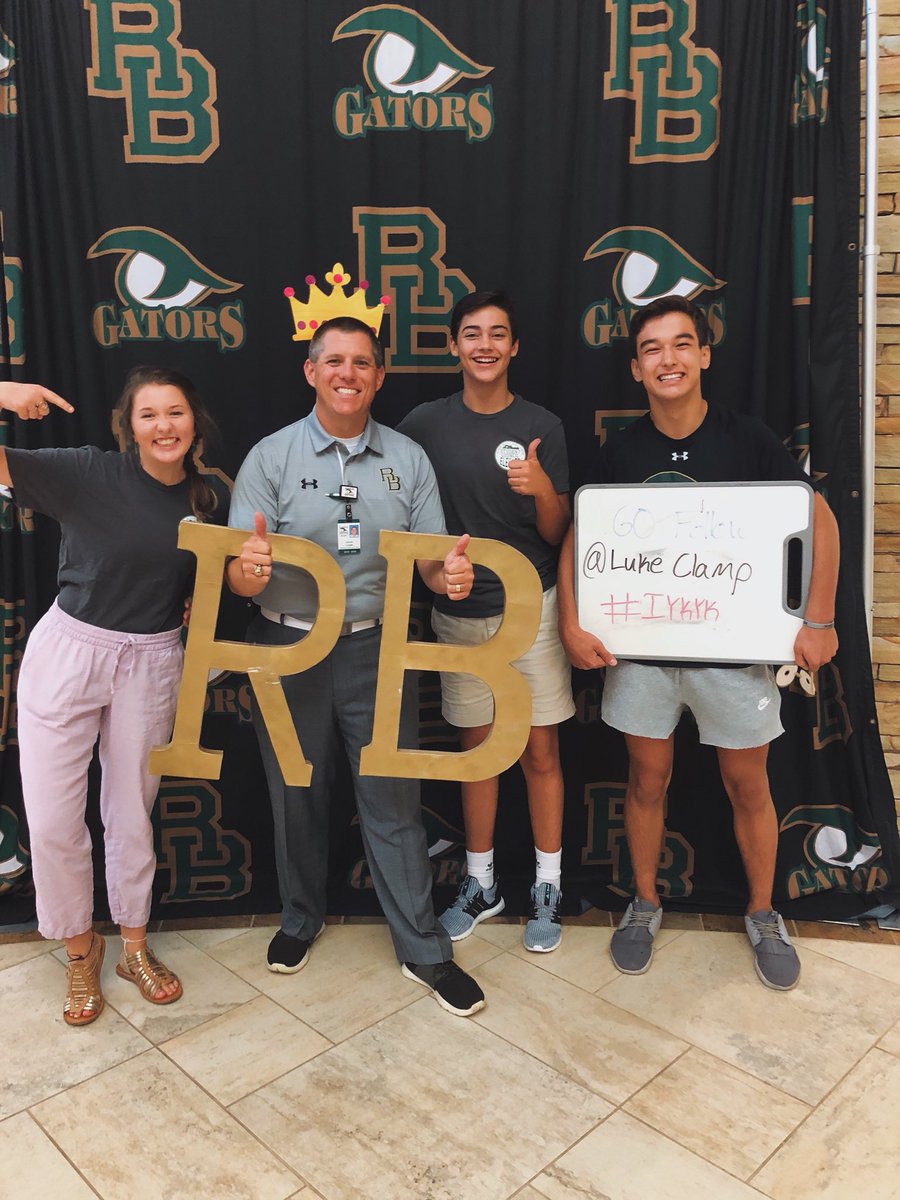 rbstuco's tweet photo. we are big fans of you @LucasClamp !!! thanks for leading our school the way you do! #gogators #registrationday2018 https://t.co/qfiEH0FXIg