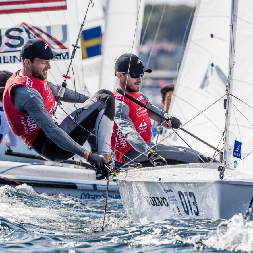 FFVoile's tweet image. CHAMPIONS DU MONDE ⛵️🏆🌍🇫🇷
.
Découvrez les plus belles photos de nos nouveaux CHAMPIONS DU MONDE @keponnet &amp;amp; @Jeremiemion #Aarhus2018 ⛵️🌍🏆🇩🇰

📸 @SailingEnergy 

#AllezlesBleus #FRASailing 🇫🇷 #AmbitionJapon 🇯🇵