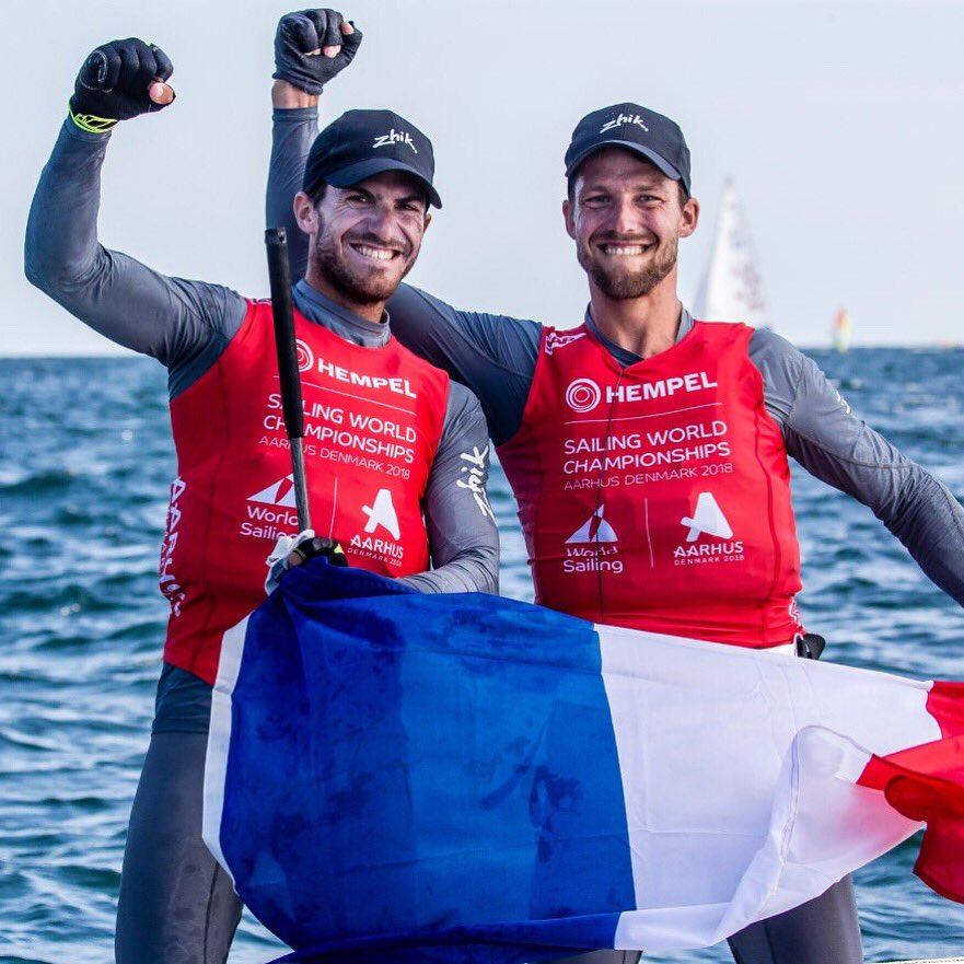 FFVoile's tweet image. CHAMPIONS DU MONDE ⛵️🏆🌍🇫🇷
.
Découvrez les plus belles photos de nos nouveaux CHAMPIONS DU MONDE @keponnet &amp;amp; @Jeremiemion #Aarhus2018 ⛵️🌍🏆🇩🇰

📸 @SailingEnergy 

#AllezlesBleus #FRASailing 🇫🇷 #AmbitionJapon 🇯🇵