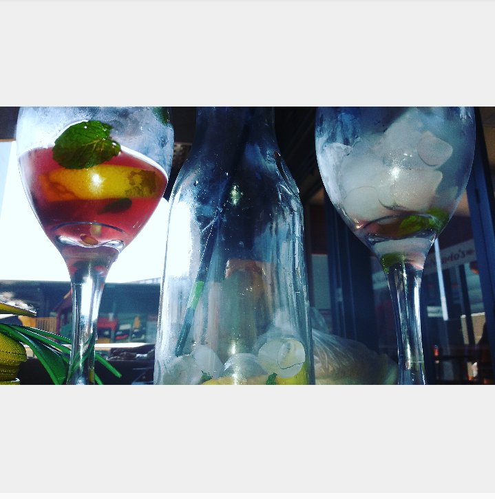 Cupid98198095's tweet photo. #pineappleBag
#Yellow
#designerDrink from @NandosSA https://t.co/0CKqXNoaeM