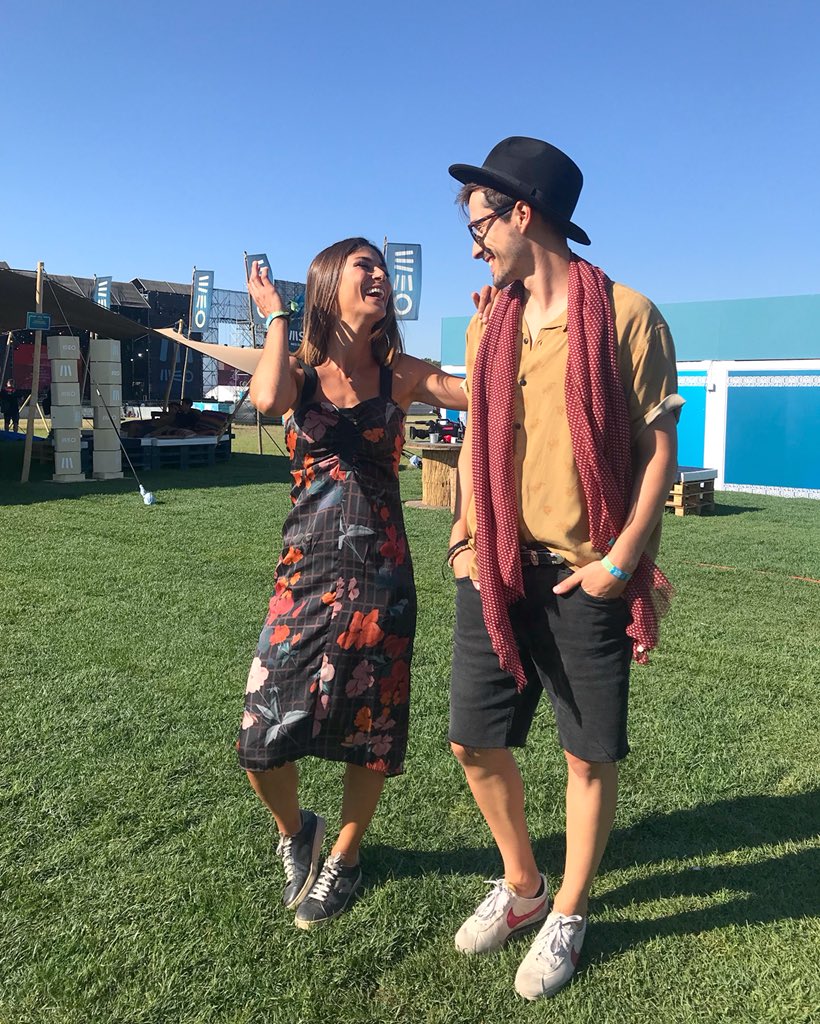 ccradical's tweet photo. E a emissão deste 2.º dia do @MEOSudoeste já começou e vamos mostrar-vos o melhor do festival! Acompanhem-nos! ✌🏼🏕 #sicradical #meosw #msw https://t.co/dftkQVgsyX